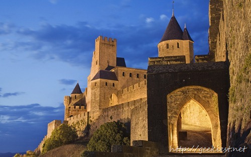 La Cite, Carcassonne, Porte d'Aude entrance to the medieval walled city, UNESCO World Heritage Site, Languedoc, France